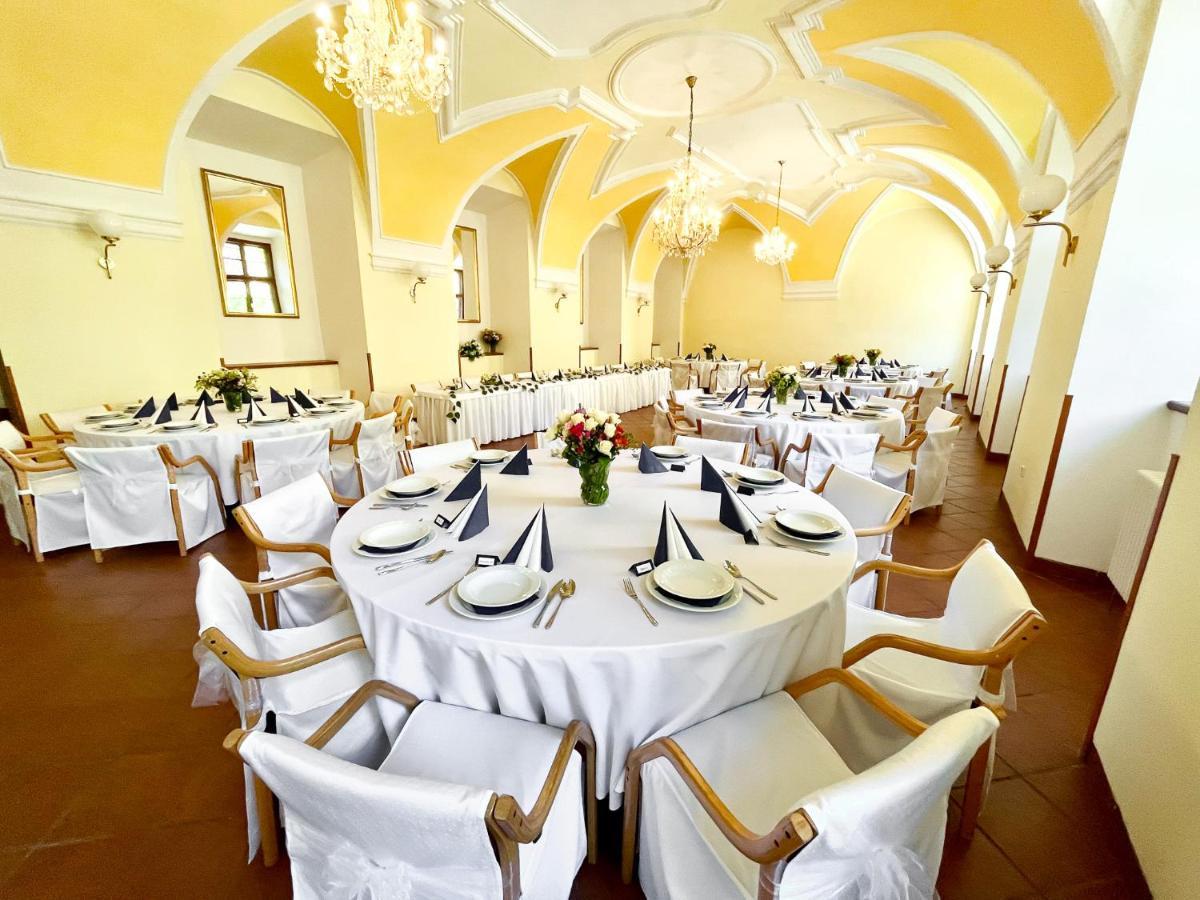 Nové Adalbertinum Hradec Kralove Bagian luar foto