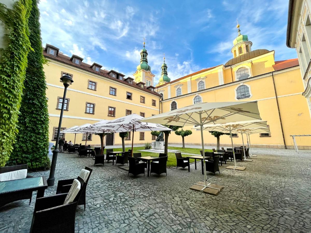 Nové Adalbertinum Hradec Kralove Bagian luar foto