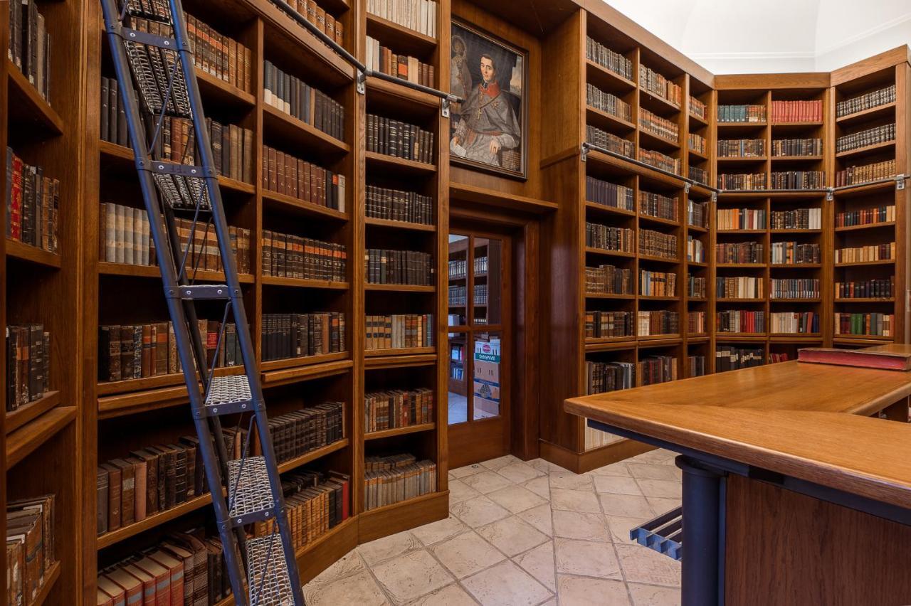 Nové Adalbertinum Hradec Kralove Bagian luar foto