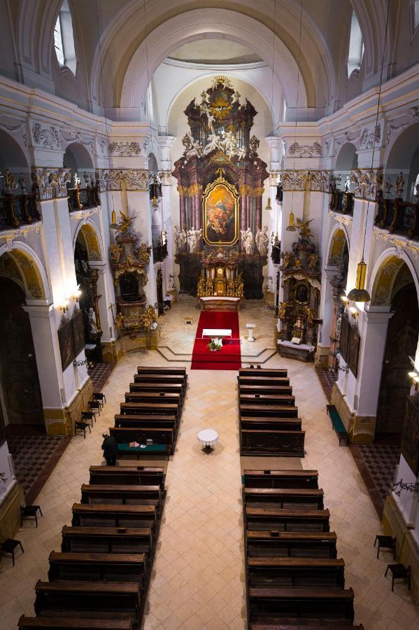 Nové Adalbertinum Hradec Kralove Bagian luar foto